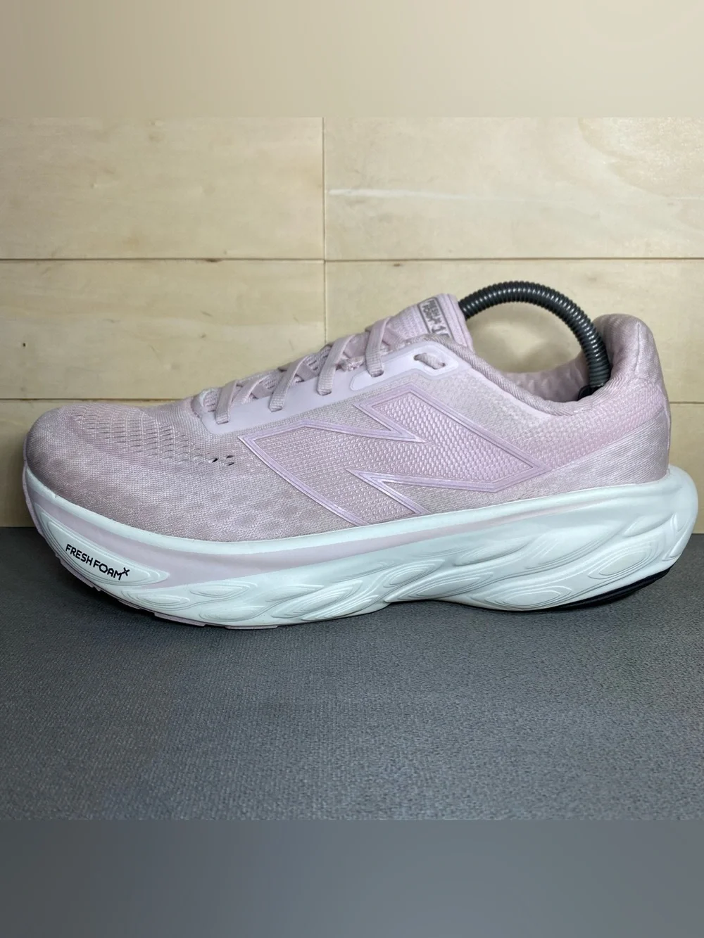 New Balance Fresh Foam 1080 Pink White Women's Size 10.5 Running Shoes Sneakers